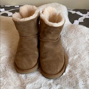 UGG Chestnut Tie Back Ankle Boot Size 8